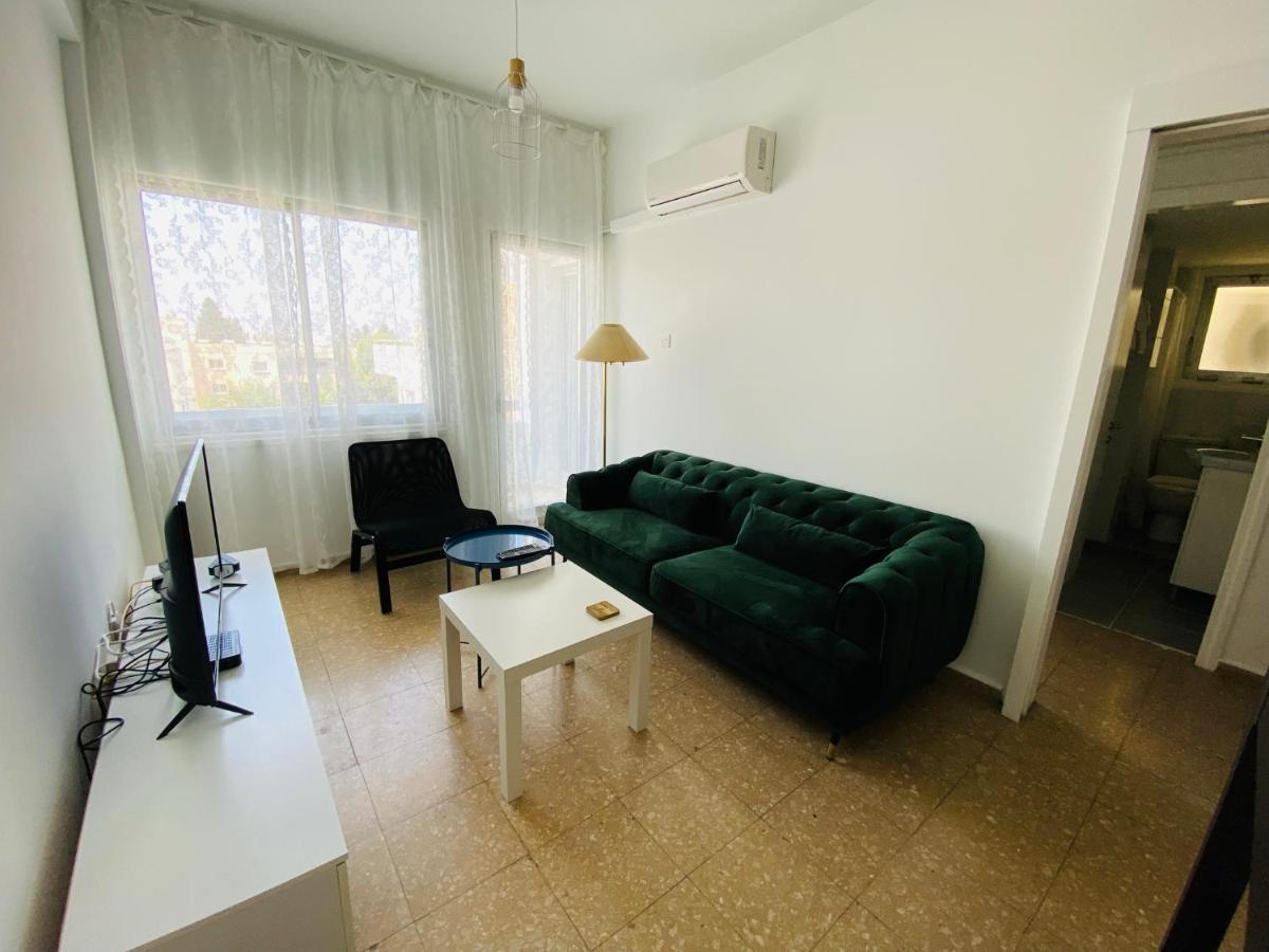 Simple One Bedroom Flat In Engomi Eksteriør bilde